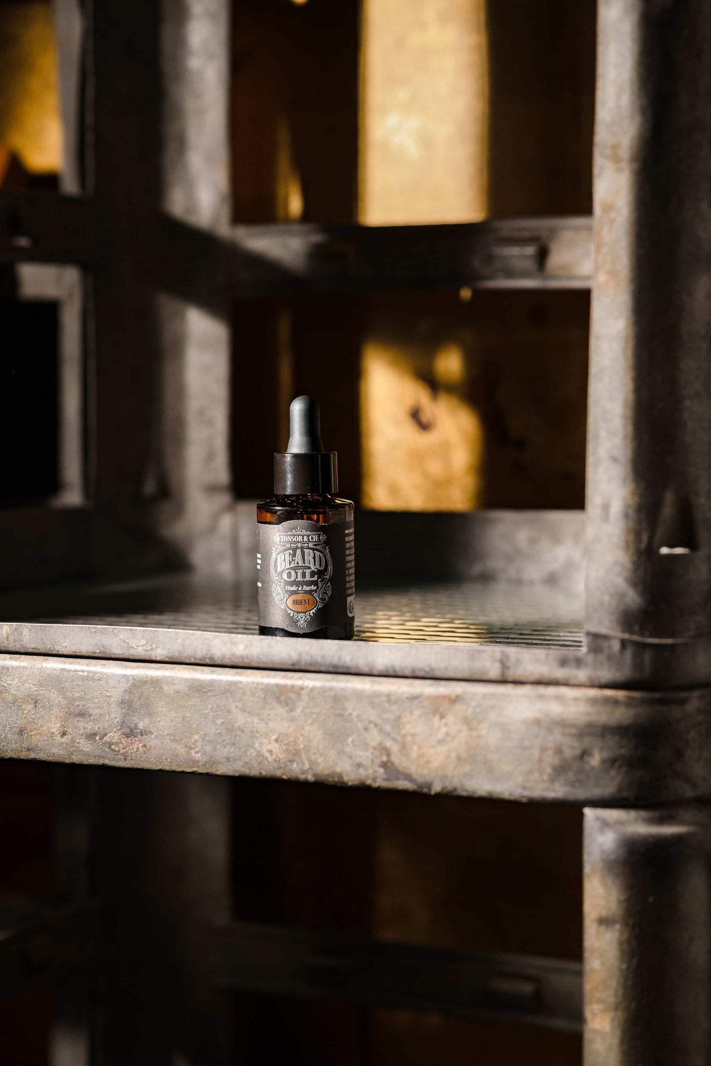 Tonsor & Cie - Huile à Barbe Orient 30 ml - Soin Barbe Hydratant & Apaisant - Huile de Roucou - Parfum Ambre, Cédre & Vanille - Naturelle - Formulée et Fabriquée en France