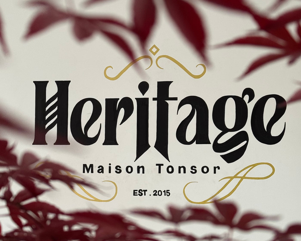 Le logo HÉRITAGE encadré de feuillage