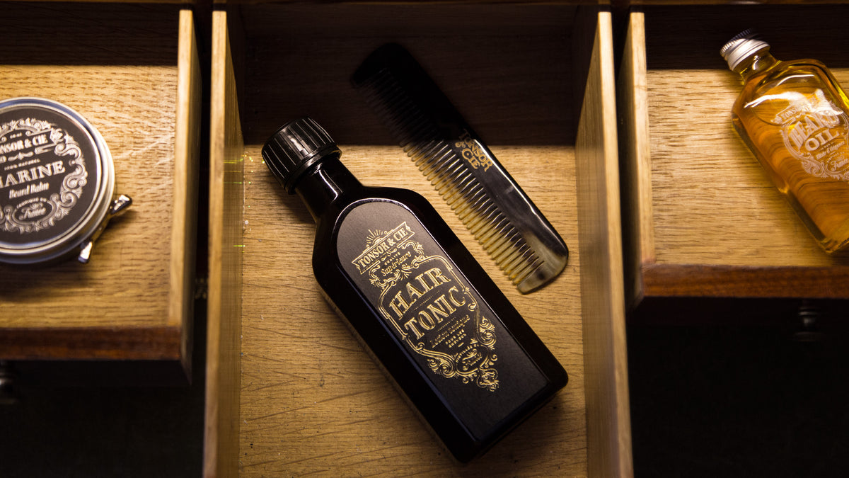 Hair Tonic et soins dans un tiroir en bois