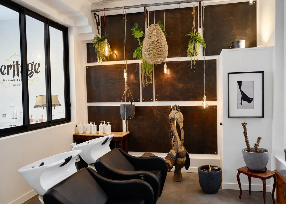 Wash basins, chairs and hanging plants in Héritage’s Bulle Végétale care room.